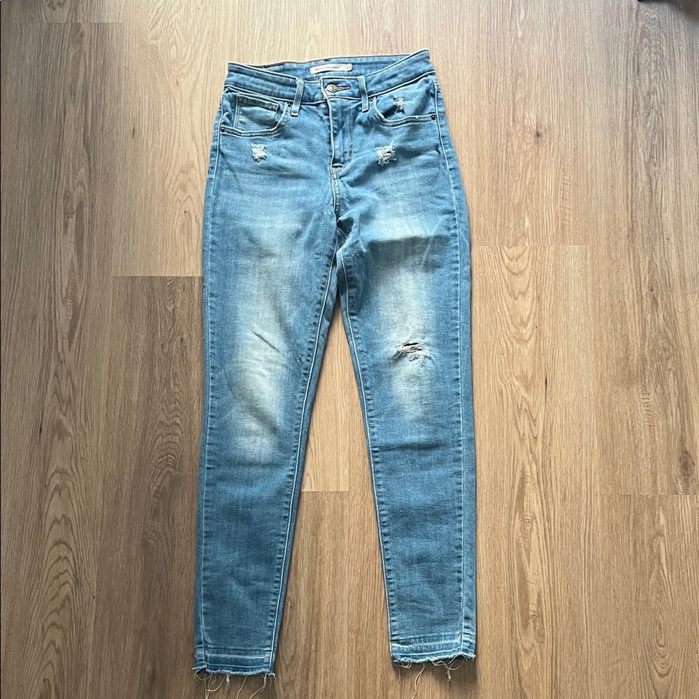 Levi’s 721 high rise distressed light wash jeans 25W 28L